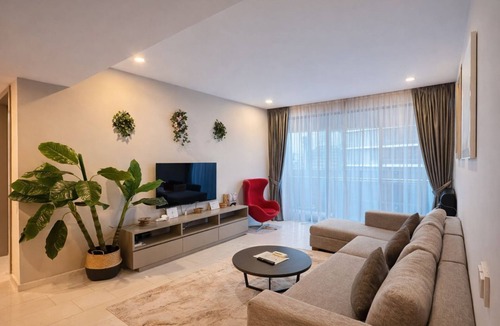 Golden Triangle Apartment | Cozy 1-bedroom apartment in beautiful Kuala Lumpur with AC and gym access