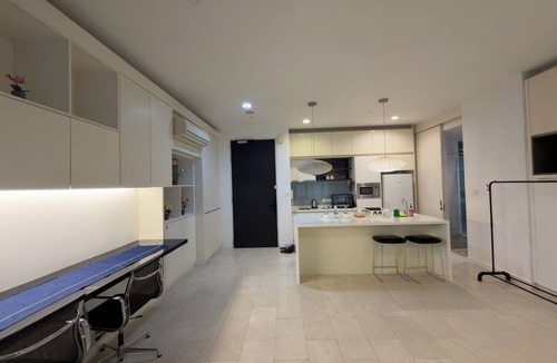 Golden Triangle Apartment | Cozy 1-bedroom apartment in fabulous Kuala Lumpur with AC