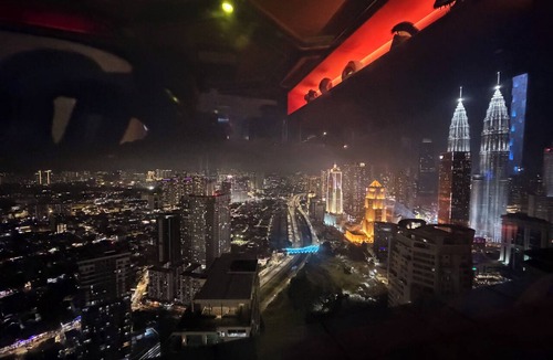 Golden Triangle Apartment | Cozy 1-bedroom apartment in fabulous Kuala Lumpur with AC