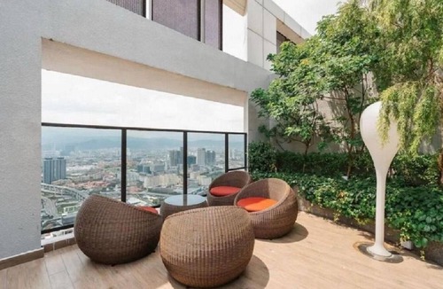 Kuala Lumpur Condo | Cozy 1-bedroom condo in lovely Kuala Lumpur with AC
