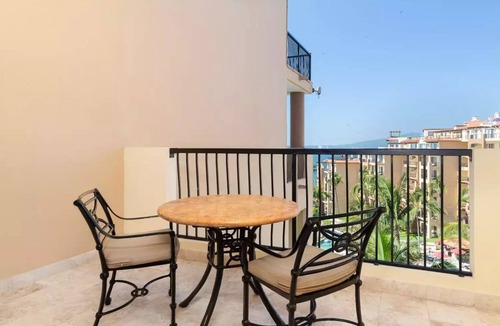 Flamingos Condo | Cozy 2-bedroom condo in charming Bucerías with AC and fitness room