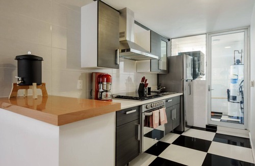 Colonia Cuauhtemoc Apartment | Cozy 2BR Apartment Steps from Reforma.