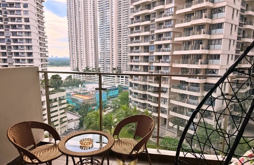Central District Condo | Cozy 2BR Suite @ Country Garden Danga Bay | Near CIQ WiFi Netflix Seafront
