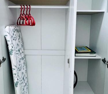 Kuala Lumpur Apartment | Cozy 3 Rooms , KLCC view , 100 mbps WIFI , Netflix by Noon's Homestay