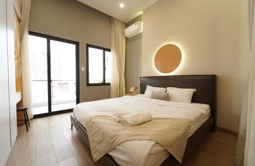 Bach Dang Riverside Apartment | Cozy 79m2 Apartment -Balcony in District 1 - near Ben Thanh