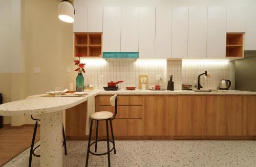 Bach Dang Riverside Apartment | Cozy 79m2 Apartment -Balcony in District 1 - near Ben Thanh