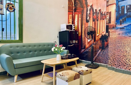 Old Quarter Apartment | Cozy Camellia's home in Old Qualter