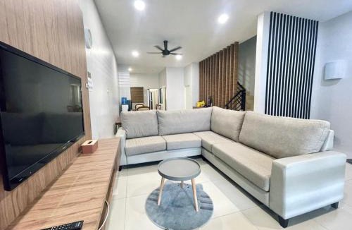 Kuantan House | Cozy Double-storey House 4R4BR