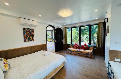 Yen Bai Apartment | Cozy Haven Nest - Sunlit Glass House & Garden View