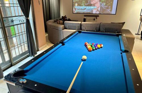 Bukit Indah House | Cozy Holiday Home 18 Pax Bukit Indah JB