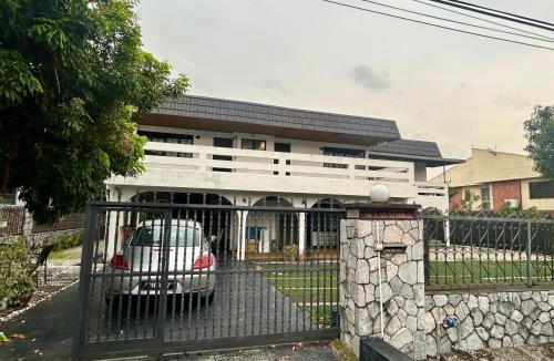 SS 2 House | Cozy Homestay SS2 PJ King Bed in Shared Bungalow