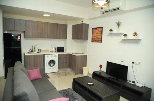 Cyberjaya Apartment | Cozy Hyve Soho Sky View Studio Wi-Fi Netflix Parking 116