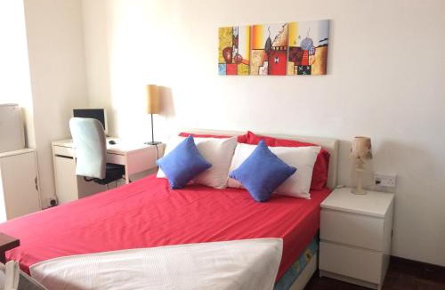 Kuala Lumpur House | Cozy Master Room at Suria Kipark Damansara Apartment Homestay Sleeps 3 with Fully Equipped Kitchen and Laundry