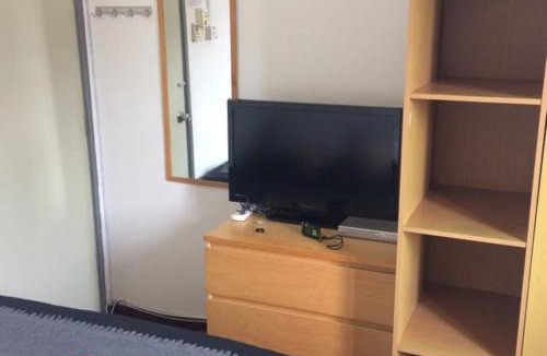 Kuala Lumpur House | Cozy Middle Room at Suria Kipark Damansara Homestay with Fully Equipped Kitchen and Laundry