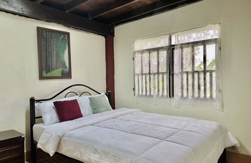 Chiang Mai Bed & Breakfast | Cozy Nest CNX in the heart of Chiangmai. walking distance train and bus station.