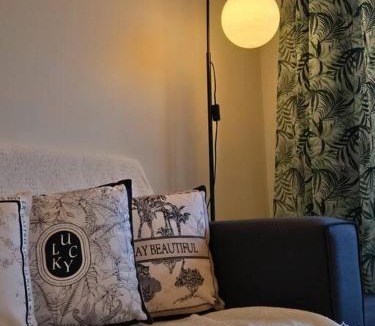 Johor Bahru Apartment | Cozy Nostalgia 2 Rooms 4 Pax - 15 min to JB Town