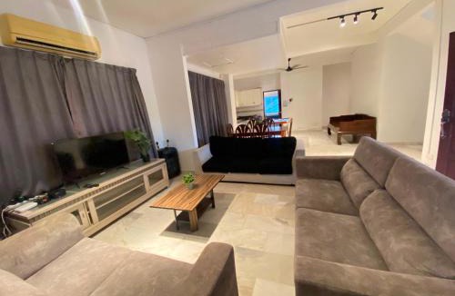 Taman Rakyat House | Cozy PD Villa - Bungalow for 15 paxs - Port Dickson