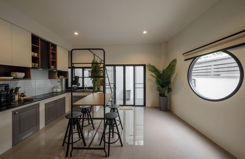 Phra Khanong Nuea House | Cozy Spacious 4BR Home 200m BTS PhraKhanong 10min ThongLo