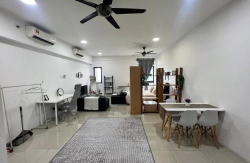 Shah Alam Apartment | Cozy Studio Apartment with Pool and Gym Access in Subang Jaya