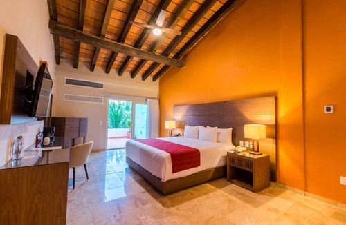 North Hotel Zone Resort | Crown Paradise Club Puerto Vallarta All Inclusive