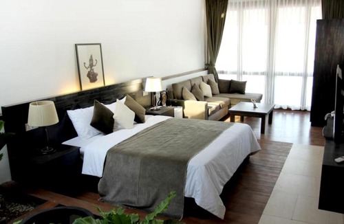 Daun Penh Hotel | Crystal Blue boutique Hotel