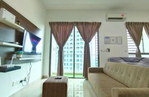 Cyberjaya Apartment | #CS1, Cozy Cybersquare Ensuite with Pool View