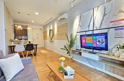 Puchong Apartment | Cyberjaya 3BR Homestay Balcony with Pool View & Near to MMU