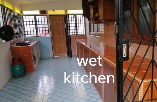 Benut House | D'Aman Guesthouse Pontian