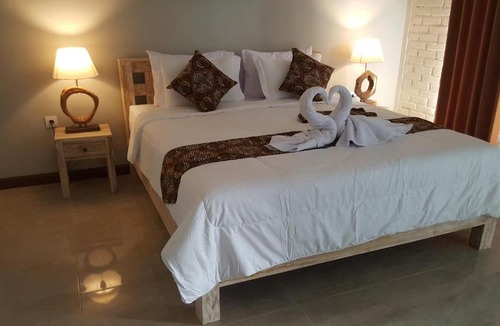 Batu Bolong House | D Anyar Stay and Surf