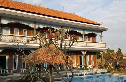 Batu Bolong House | D Anyar Stay and Surf