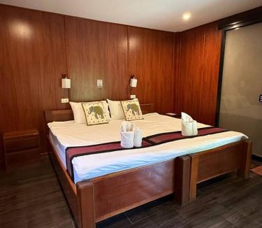 Vang Vieng Hotel | D-Chu Mountain Haven Villas