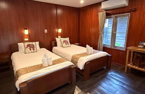 Vang Vieng Hotel | D-Chu Mountain Haven Villas