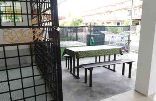 Banting House | D'Haja 17 KLIA SEPANG with 2 Airconds & Wi-Fi