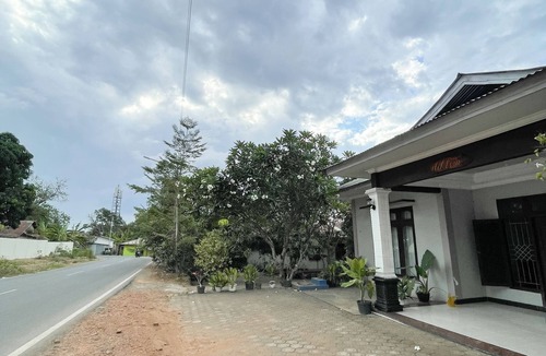 Labuan Bajo House | DAlvin Homestay: Cozy, Central Labuan Bajo, Near Airport–Perfect for Your Stay!