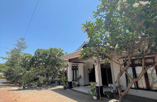 Labuan Bajo House | DAlvin Homestay: Cozy, Central Labuan Bajo, Near Airport–Perfect for Your Stay!