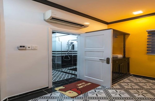Tan Binh Hotel | Dancentre Airport Stays - Vyvy Hotel