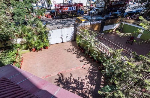 Malad East House | Dazzling 4 BHK bunglow near Film City Goregaon