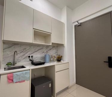 Likas House | Ddy & Mmy # Bay suites likas