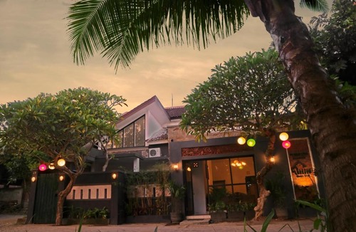 Banyuwangi House | De Lungguh Homestay