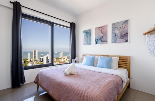 Downtown George Town Apartment | De Pastel Studio - SeaView at 218 Tropicana NEAR Komtar Food Heaven with Netflix & TV Box