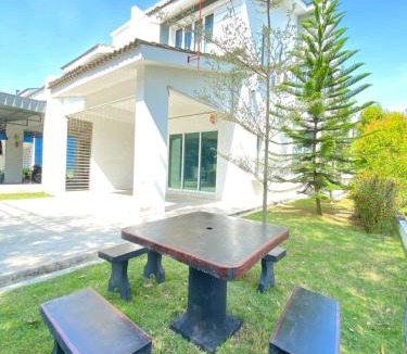Sungai Petani House | Deandra Homestay- WiFi-Aircond-Dryer