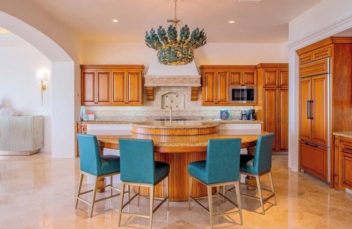 Palmilla Villa | Del Mar Palmilla Villa, Steps from Swimmable Beach — Chef & Butler Incl.
