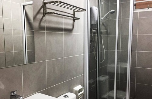 Kajang Apartment | Del's Guesthouse