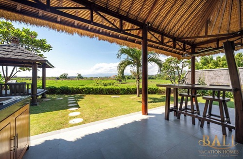 Kalisada Villa | DeLuxe 1BR Suite with panoramic sawa view! 100mtr from the Bali Sea!