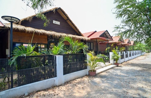 Sangkat Sla Kram House | Deluxe Bungalow With Garden View
