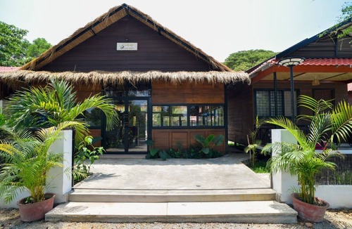 Sangkat Sla Kram House | Deluxe Bungalow With Garden View