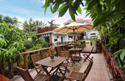 Siem Reap House | Deluxe Double Room - breakfast