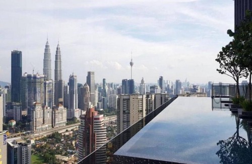 Kuala Lumpur City Centre Apartment | Deluxe King Suite with Twin Tower View 18