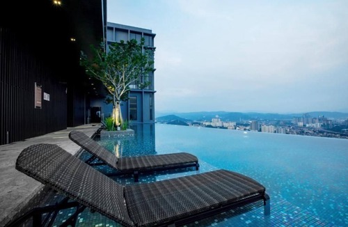 Kuala Lumpur City Centre Apartment | Deluxe King Suite with Twin Tower View 18