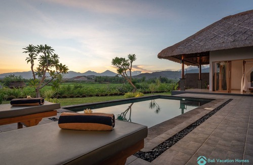 Kalisada Villa | DeLuxe Pool villa 1, one bedroom luxury villa with panoramic rice field view!